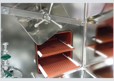 Pharma-Trockenschränke – Sterilisator und Inkubator für Handschuhboxen