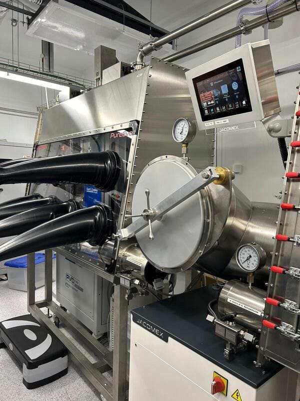 Radioaktive Abfallbehandlung in Gloveboxen - Kontrollierte Atmosphäre