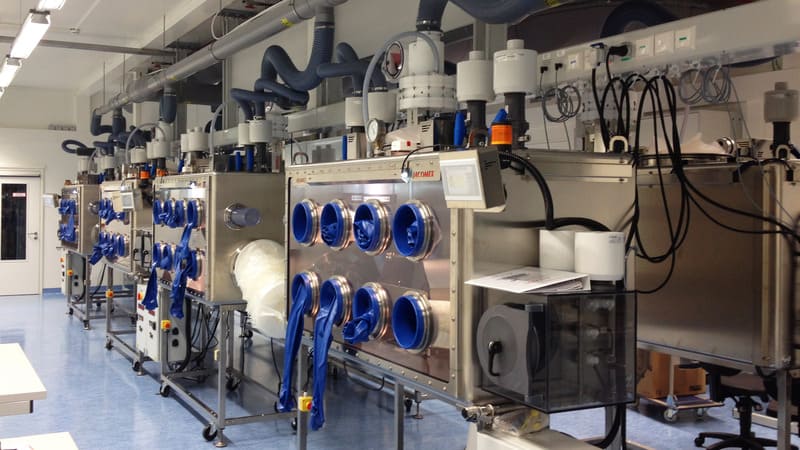 Anlage von 20 Gloveboxen Anlage von 20 Gloveboxen